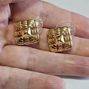 *Sale* Vintage Monet Gold Tone Diamond Shaped Earrings